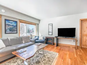 Ice House Suites and Condominiums