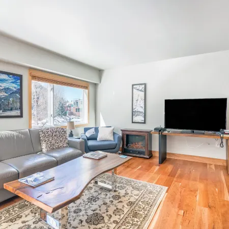 Ice House Suites and Condominiums