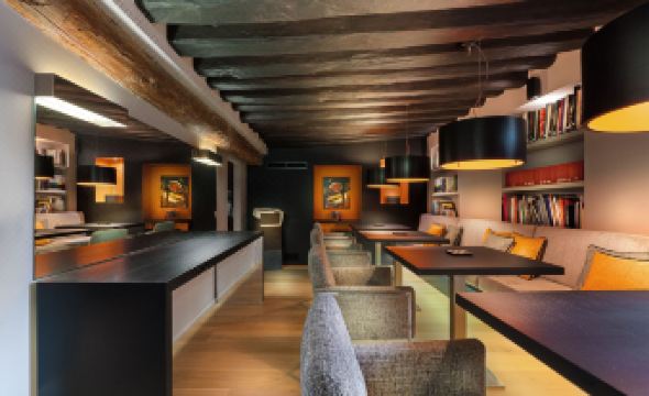 Charming House DD724