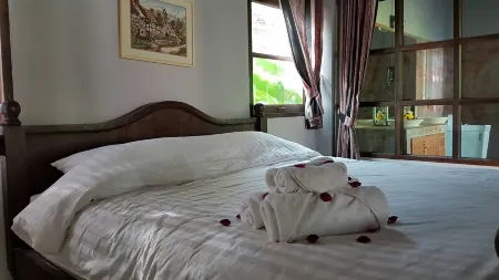 Chiangmai Royal Creek Hotel Отели в г. Ханг Донг