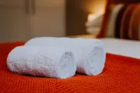 The Garden Apartment - Parking, Netflix , Wi-Fi & Beaches