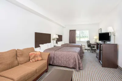 Super 8 by Wyndham Cedar Falls IA - University Hotels in Cedar Falls