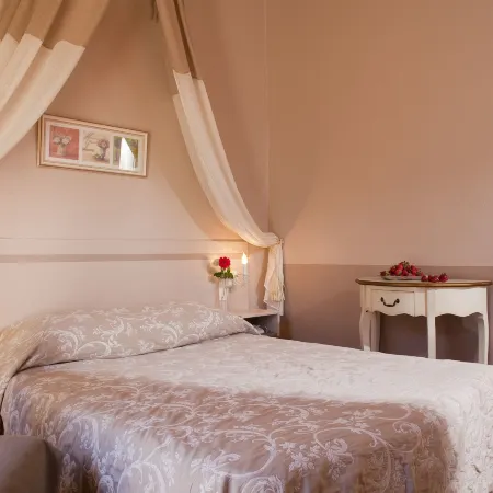 Hotel les Ambres Hotels in Roussillon