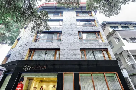 Summit Swiss Heritage Resort & Spa Отели рядом с достопримечательностью «Darjeeling Himalayan Railway Toy Train»