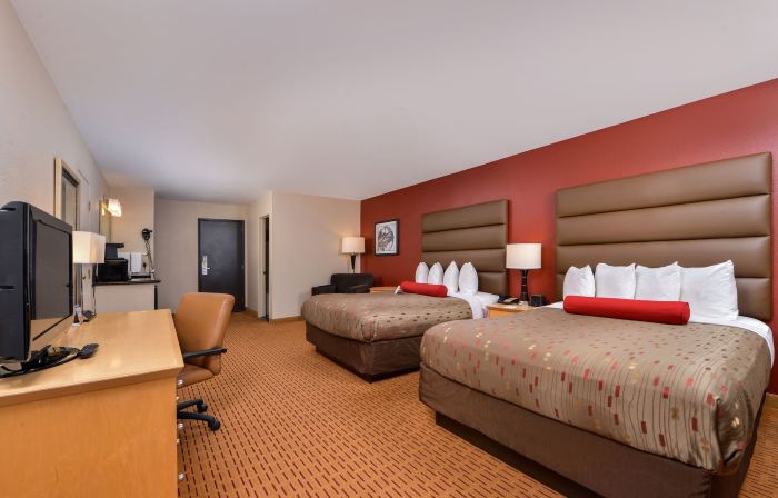 Clackamas Inn and Suites