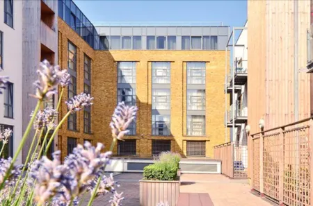 Axiom Park Hotel Отели рядом с достопримечательностью «Daily Telegraph»