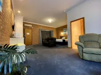 Coastal Waters Motor Inn فنادق في ليكس انترانس