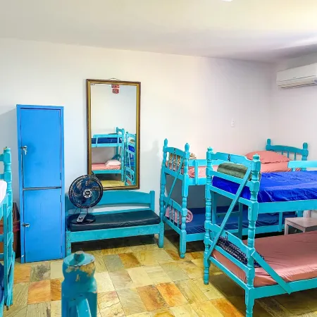 Onça da Praia Hostel