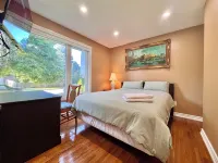 Cozy Home Near Transit & Hillcrest Mall with Free Parking - Homestays