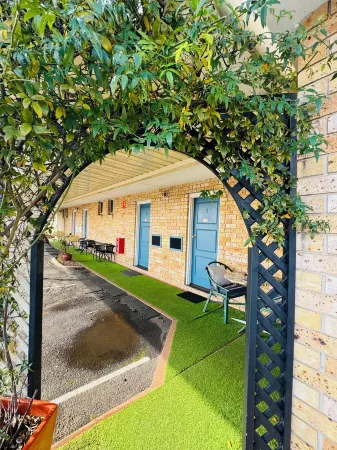 Town & Country Motor Inn