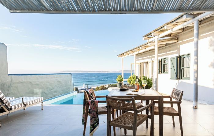 Abalone Hotel & Villa's