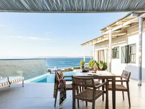 Abalone Hotel & Villa's