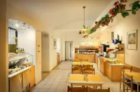 Hotel Golden City Garni - Airport Shuttle