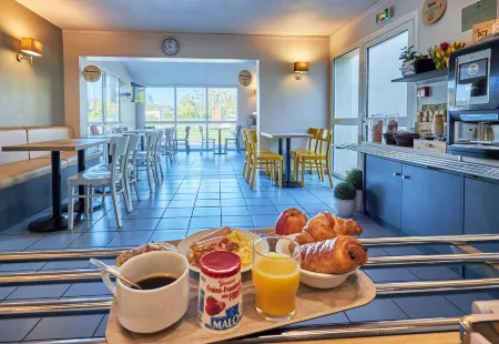 B&B Hotel Honfleur Отели в г. Аблон