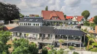 Hotel Zum Halbmond Hotel dekat First German Tile Museum