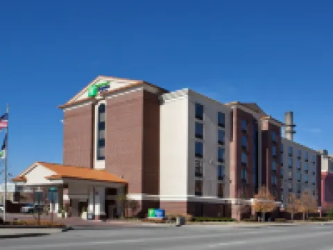 Holiday Inn Express & Suites INDIANAPOLIS DTN-CONV CTR AREA by IHG Hotels in Indianapolis