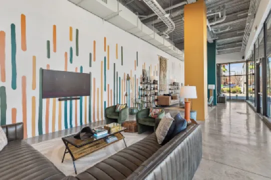 King Bed, Gym, 2min walk to UAB, Foodie Haven Hotels in 