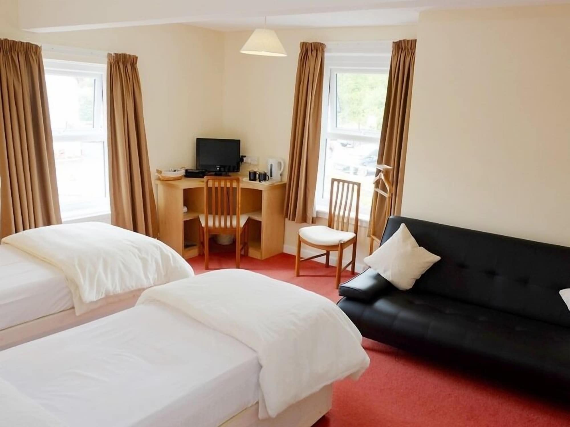 The Trout Inn Hotels in Treflys