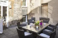 Dream Stays Bath - Trim Street Townhouse with Hot Tub - Jacuzzi
