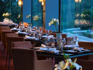 Lakeside Chalet, Mumbai - Marriott Executive Apartments