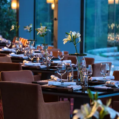 Lakeside Chalet, Mumbai - Marriott Executive Apartments โรงแรมใกล้ทะเลสาบ Powai Lake