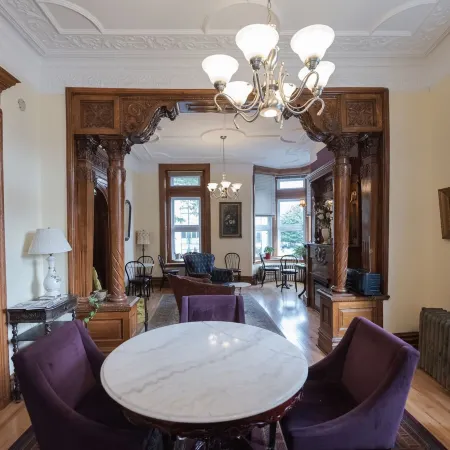 Manoir Sherbrooke Отели рядом с достопримечательностью «Арт-центр Place des Arts»