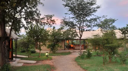 The Elephant Camp Отели в г. Хуэндж