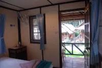 Jungle Garden Hotel di Pantai Lonely / Teluk Bai Lan