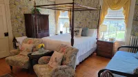 Strong House Inn - balcony