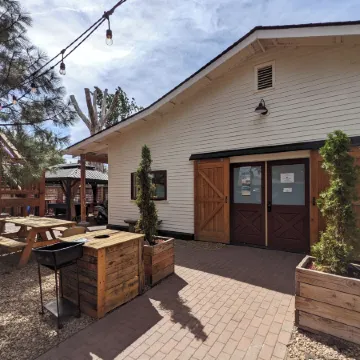 Bunk & Brew Historic Lucas House - Hostel