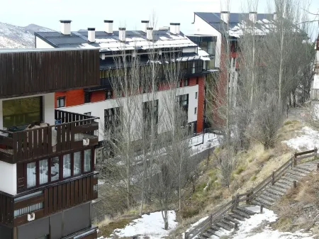 Apartamentos Montegorbea Отели рядом с достопримечательностью «Estación de esquí Sierra Nevada»