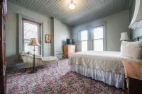 The Black Hawk Hotel Hotels in Cedar Falls