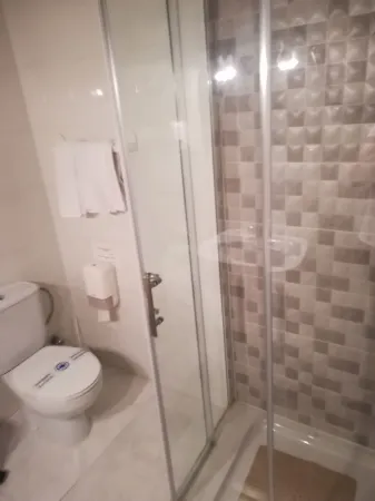 Hostal Comercio Отели рядом с достопримечательностью «Alcazar de la Puerta de Sevilla»