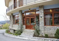 To Balkoni Tis Agorianis Hôtels à : Amfiklia