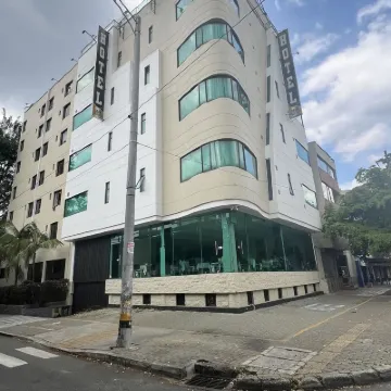 霍特爾格蘭康奎斯塔多爾33 赤足公園附近的飯店