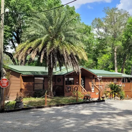 Riverside Lodge Resort