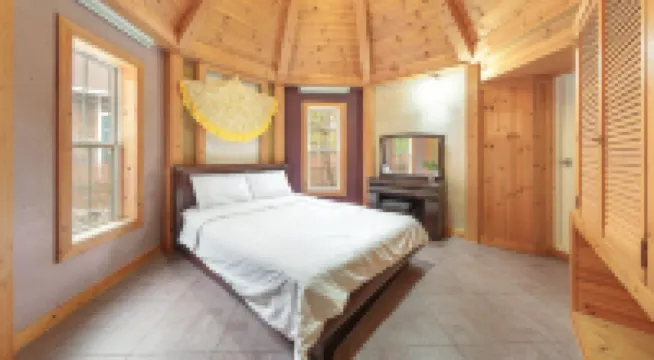 加平露露小童膳宿公寓