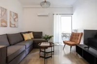 Stylish 1BR Retreat Near Alimos Beach Tram