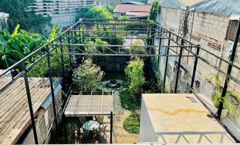 Momento Hotel and Cafe