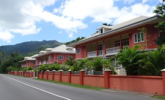 Reef Holiday Apartments