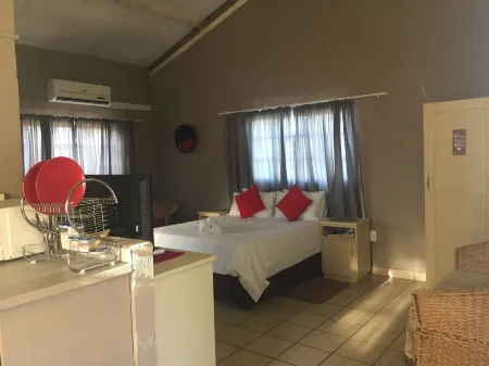 Ditlhapi Guest House Отели в г. Шакаве