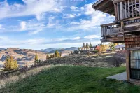 Sun Mountain Lodge - Mountain view