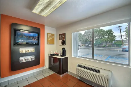 Motel 6 San Marcos, TX