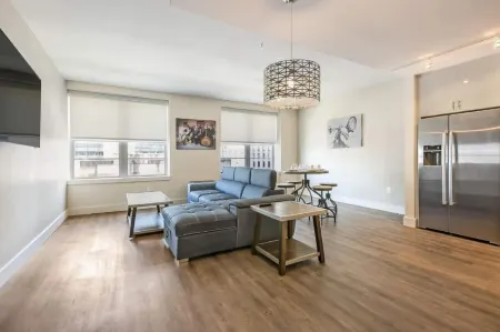 Spacious Modern Condo Near French Quarter Отели рядом с достопримечательностью «Лонг Вью Хаус энд Гарденс»