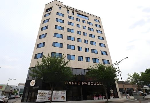 2. 호텔 그랜드 베..