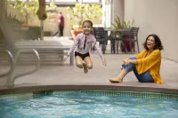 โรงแรมโคโคนัท ไวกิกิ - ที่มีสระว่ายน้ำ