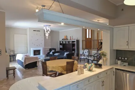 Thimeli Hotel Отели рядом с достопримечательностью «Yialasi beach»