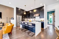 Luxury Stay With Rooftop Views in Prime Location