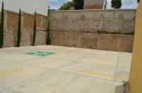 Hotel Guadalupe Bernal - parking