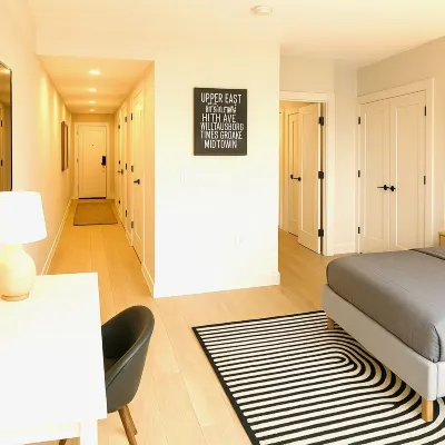Modern Studio Suites Отели рядом с достопримечательностью «Станция PATH Newport»